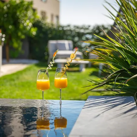 Апартаменти New Luxury With Sea View And Private Heated Pool, 50m From The *