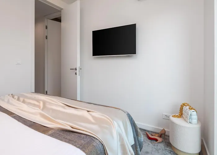New Luxury With Sea View And Private Heated Pool, 50m From The