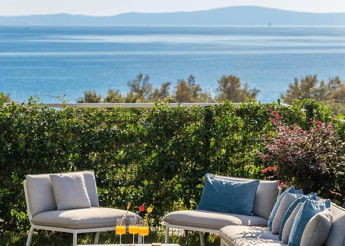 New Luxury With Sea View And Private Heated Pool, 50m From The Apartment