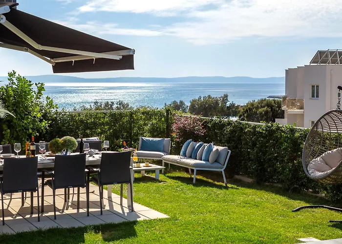 Apartment New Luxury With Sea View And Private Heated Pool, 50m From The Split