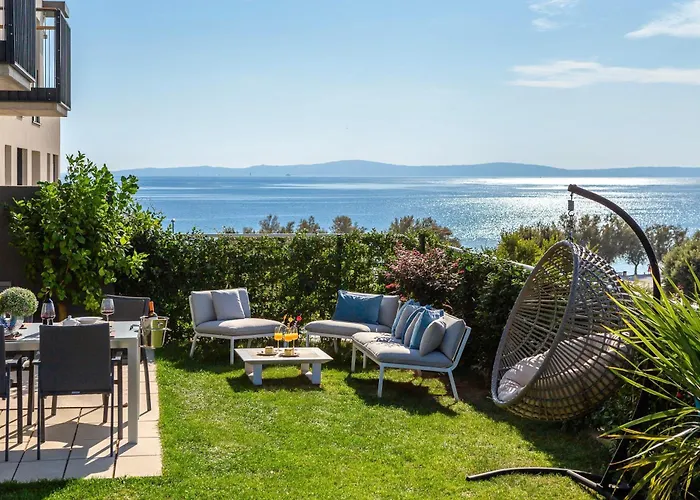 New Luxury With Sea View And Private Heated Pool, 50m From The Apartment Split