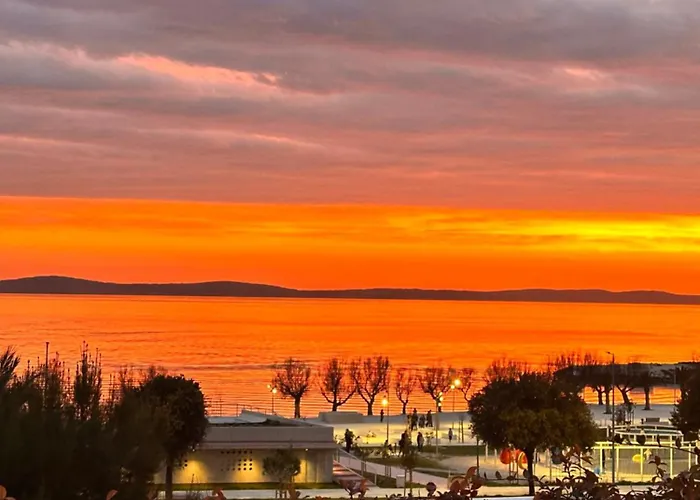 New Luxury With Sea View And Private Heated Pool, 50m From The Apartment Split